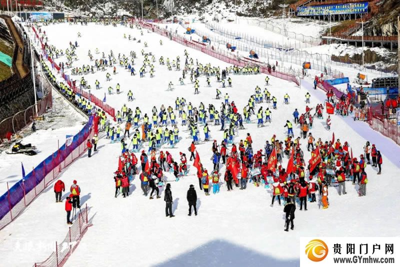 滑雪“开板” 温泉氤氲|冷热资源点燃贵州冬季旅游市场(图1) 滑雪“开板” 温泉氤氲|冷热资源点燃贵州冬季旅游市场(图1)