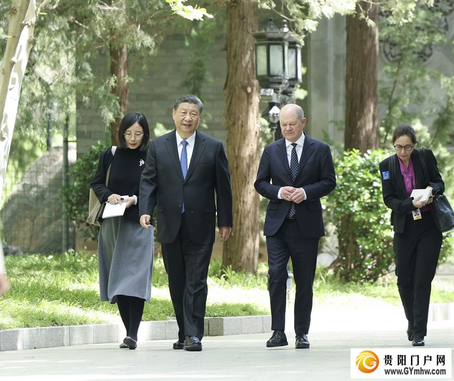 中德领导人漫步钓鱼台(图2) 中德领导人漫步钓鱼台(图2)