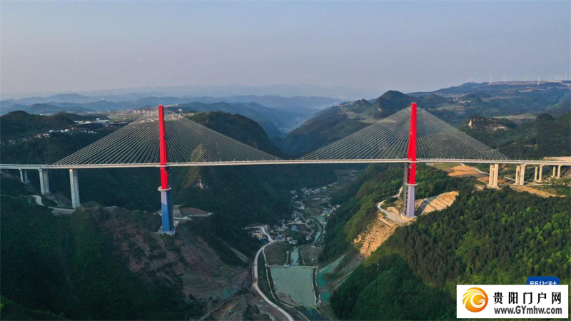 贵州龙里河大桥建成通车(图1) 贵州龙里河大桥建成通车(图1)