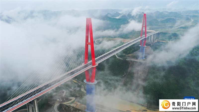 贵州龙里河大桥建成通车(图2) 贵州龙里河大桥建成通车(图2)