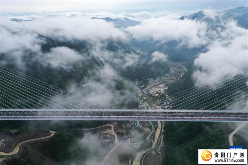贵州龙里河大桥建成通车(图4) 贵州龙里河大桥建成通车(图4)