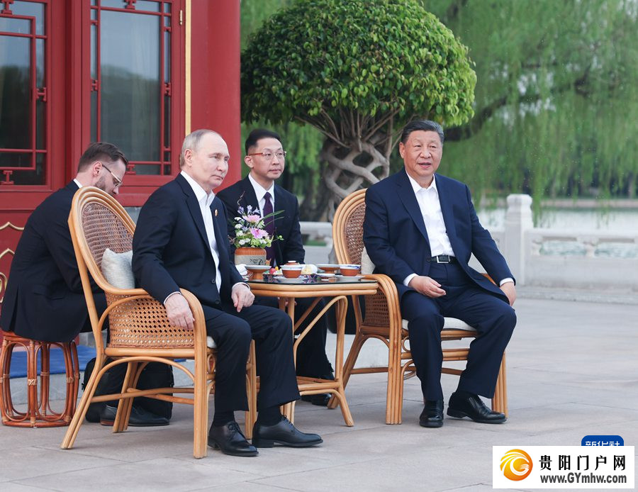 习近平同俄罗斯总统普京在中南海小范围会晤(图2) 习近平同俄罗斯总统普京在中南海小范围会晤(图2)