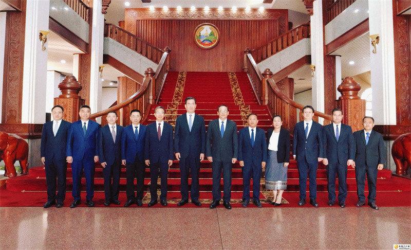 李炳军拜会老挝政府总理宋赛·西潘敦(图2) 李炳军拜会老挝政府总理宋赛·西潘敦(图2)