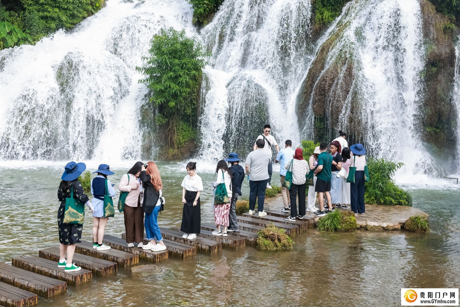 国际儒学联合会2024汉学青年学者研习营走进天河谭景区和贵阳市生态科普馆(图7) 国际儒学联合会2024汉学青年学者研习营走进天河谭景区和贵阳市生态科普馆(图7)